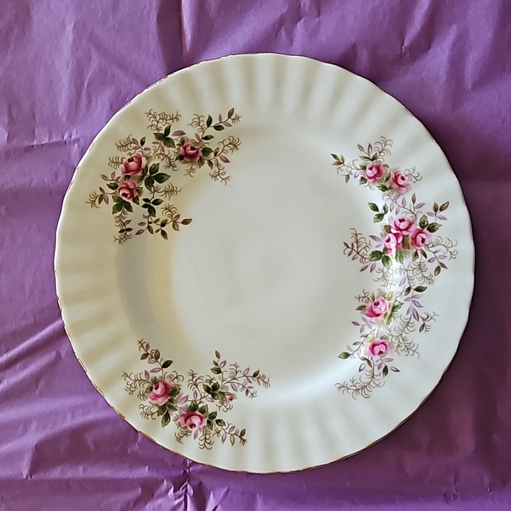 Dessert Plate "Lavender Rose" by Royal Albert.